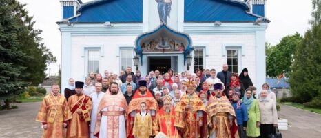 Божественная литургия в день празднования иконы Божией Матери “Живоносный источник”